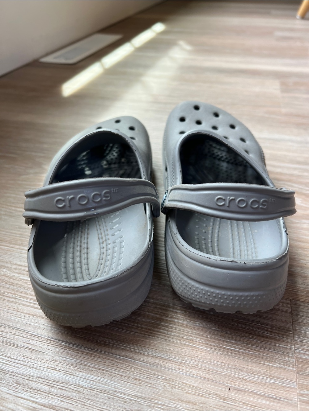 Crocs Classic Clog Gray Unisex Comfort Shoes M8 W10 lightweight slip on - Picture 4 of 8
